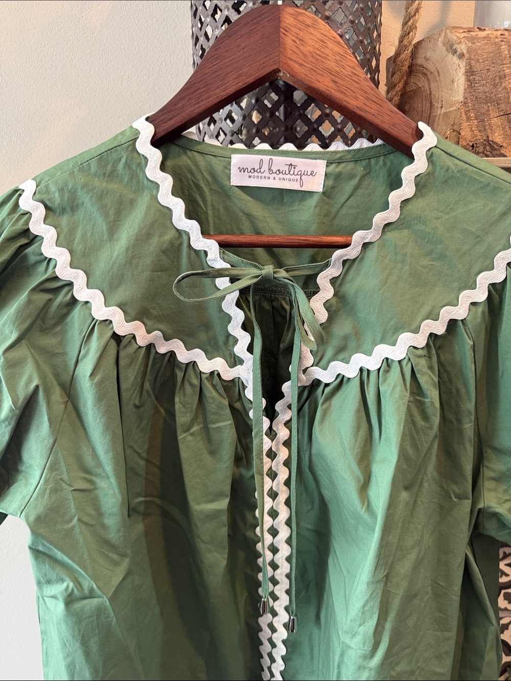 Mad Boutiques Green Puff-Sleeve Blouse with White Rickrack Trim NWOT - Picture 4 of 13